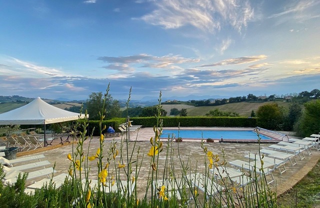 Villa exclusiva, alquiler de vacaciones con piscina panorámica, Marcas, Italia