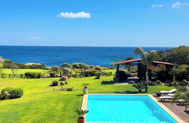 Exclusive villa with pool and sea view in Puntaldia ( San Teodoro)