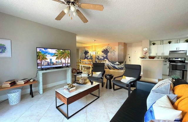 Luxury Yacht Club Condo Near the Beach