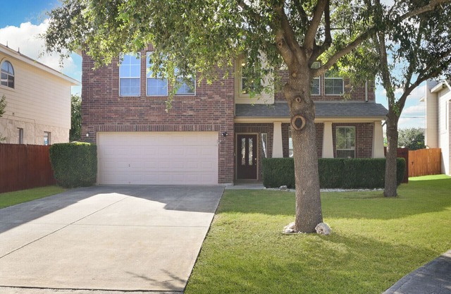Hot Tub, Firepit & Propane Gridle 5 minutes to La Cantera & The Rim!