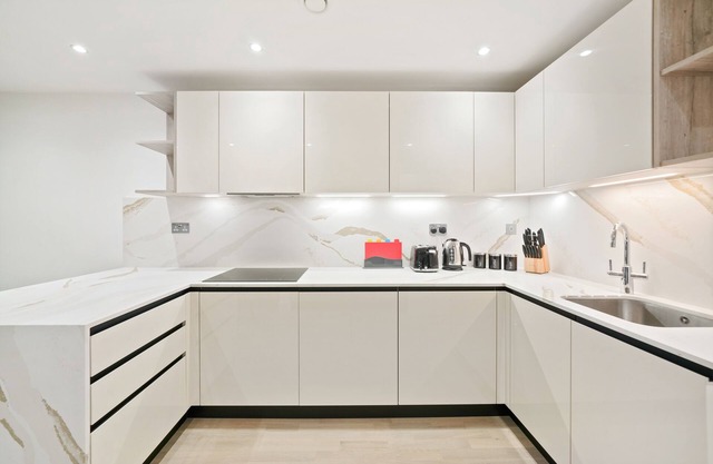 Executive 1 & 2 Bed Apartments in the Heart of London, Free WiFi by City Stay London