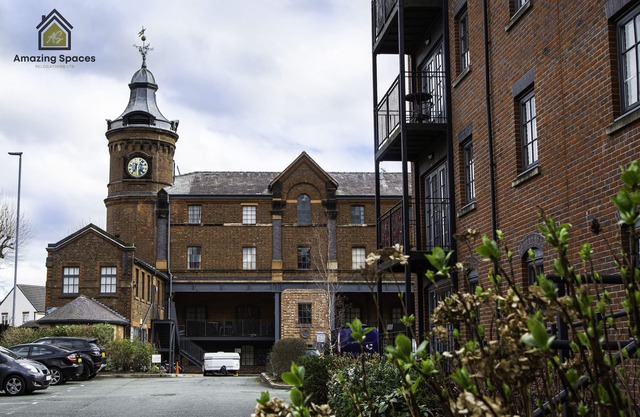 Executive 2 bed apartment in Stockton Heath