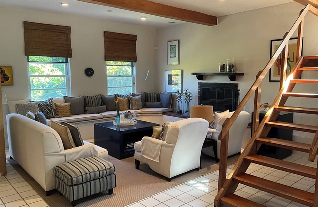 Executive 3-bedroom house in the exclusive Tuckers Town area.
