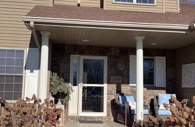 Executive 4 Bedroom Home/Close to NFL Draft in Green Bay & EAA event in Oshkosh
