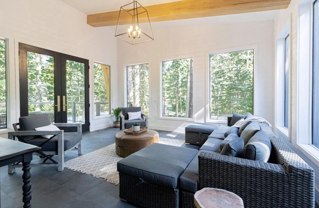 Executive 5 BED Luxury Beach House-BEACH O' PINES, Grand Bend
