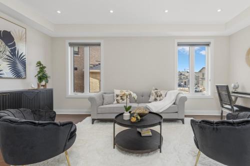 Executive 5BR-4BATH Detached Bramp/Miss Border