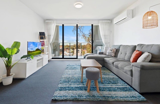 Executive and Spacious Apartment with Balcony