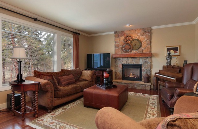 Ejecutivo Dilworth Mountain Home Backing en Parkland