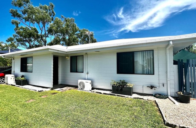 Executive Entire House - 3 bedrooms 1 bathroom