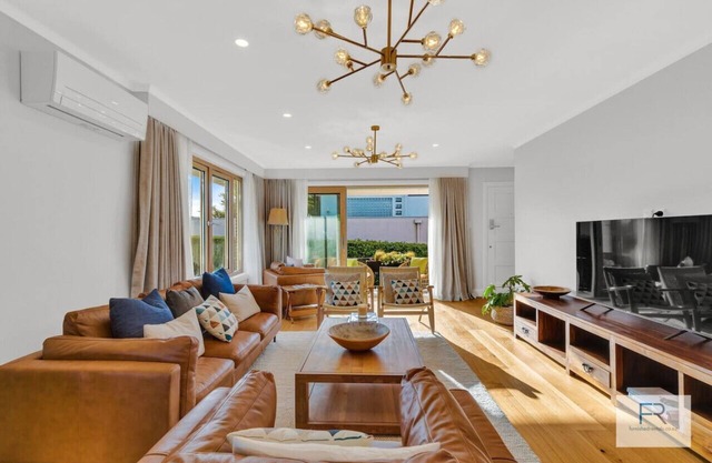 Executive Home on Paritai