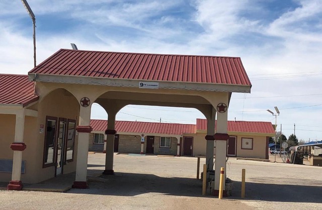 Executive Inn Snyder