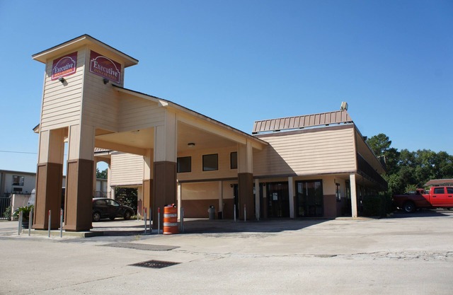 Executive Inn & Suites