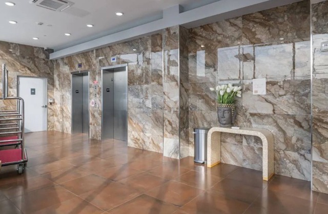 EXECUTIVE QUEEN SUITE + Rooftop Deck near PATH/NYC