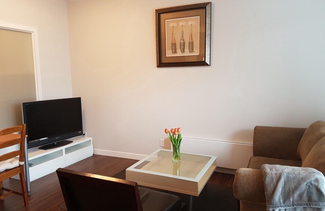 Executive Studio Lower Lonsdale