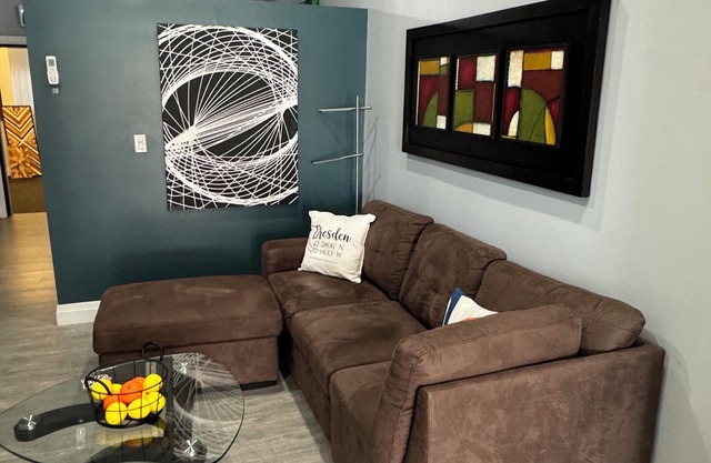 Executive Suite - Marigold Suites - Suite 2