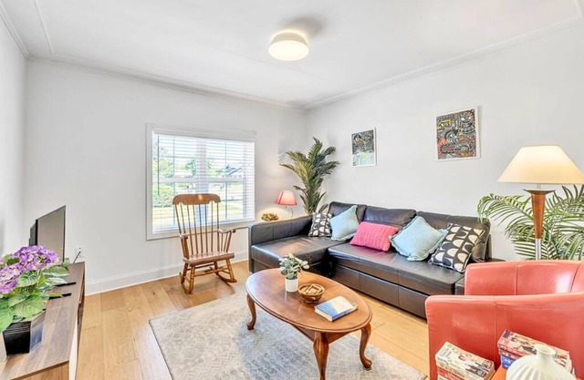Executive Suite - Prime Location - Sleeps 6 - Downtown
