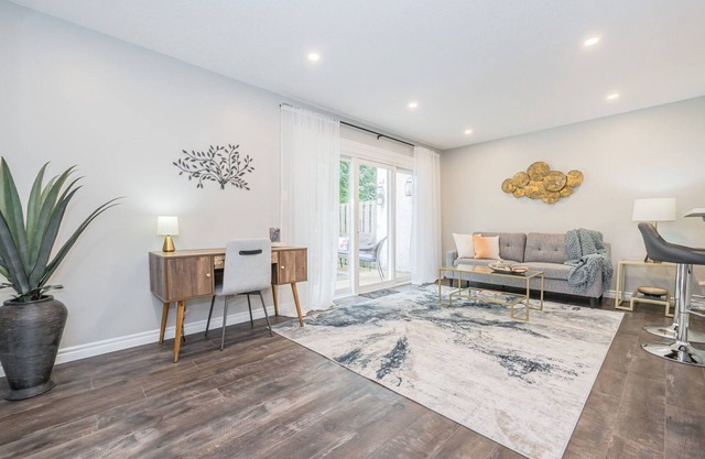 Executive Townhouse in Central Waterloo