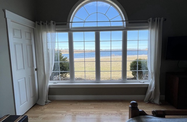 Executive Water View Home With Hot Tub, Just 3 Minutes To Barachois Beach