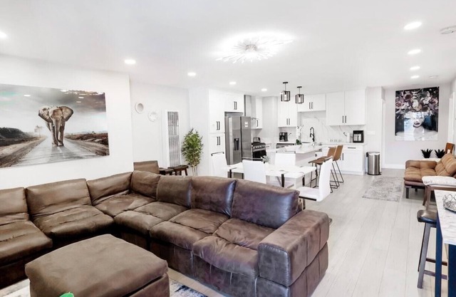 Exotic home 3bed2bath 20min to beach downtown