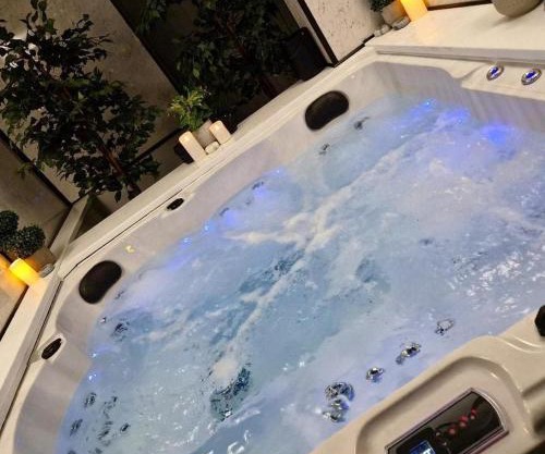 Exotic Jacuzzi Apartment with Balcony and Parking