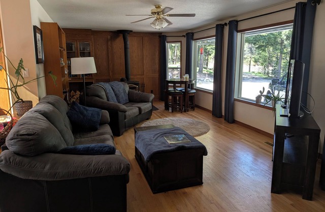 Experience Zen in a charming 3-bedroom farmhouse in Beautiful Thompson-Nicola.