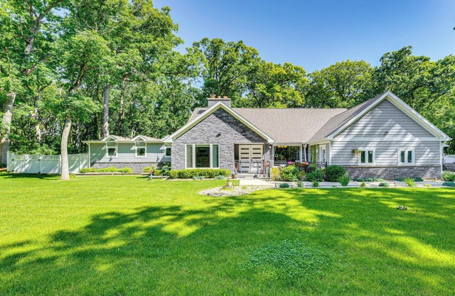 Expansive Fontana Home < 2 Mi to Geneva Lake!