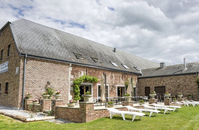 Expansión de la casa de vacaciones en Houyet con jardín