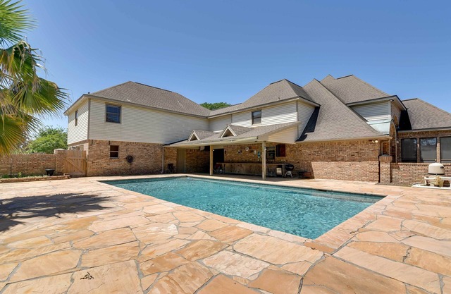 Expansive Texas City Retreat ~ 16 Mi to Galveston!