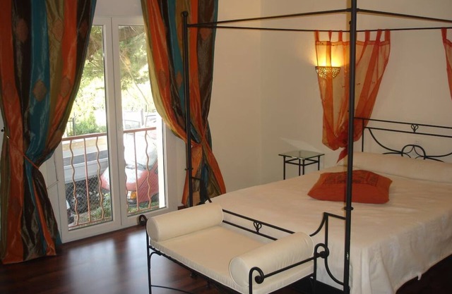 Experience Six Fours Les Plages in Style! Pets are Welcome Here!