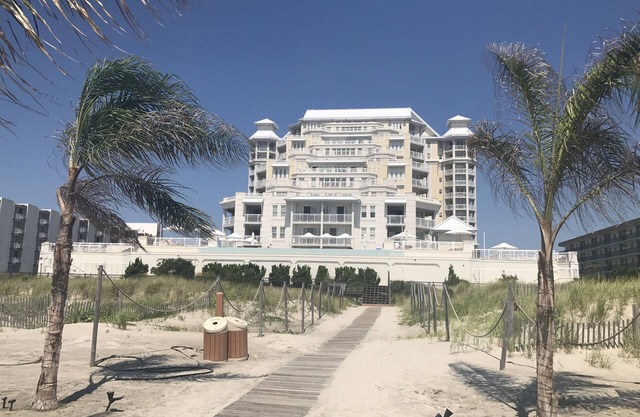 Experimente unas vacaciones caribeñas de lujo en The Grand en Diamond Beach NJ