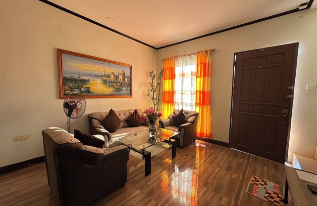 Your Cozy Batangas Hideaway: Santa Rita Town House