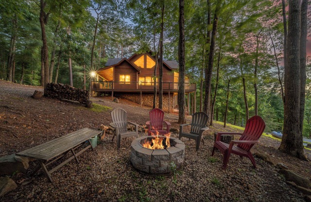 Experience breathtaking mountain views at Sunset Ridge Aska
