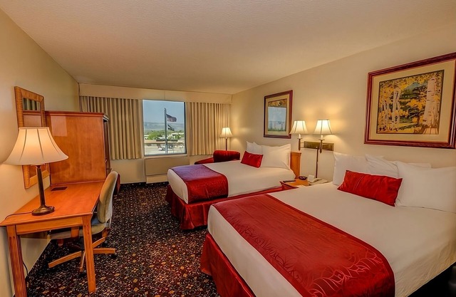 Experience Colorado Like Never Before! 2 Contemporary Units! Indoor Pool, Bar!