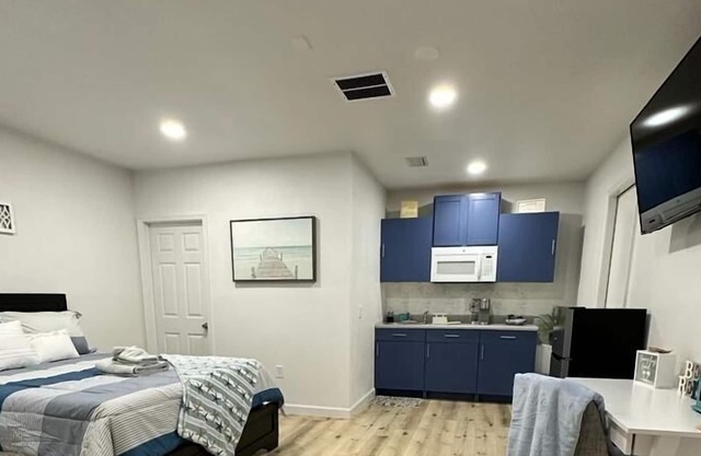 "Experience comfort and convenience in our beach vibes guest house!”