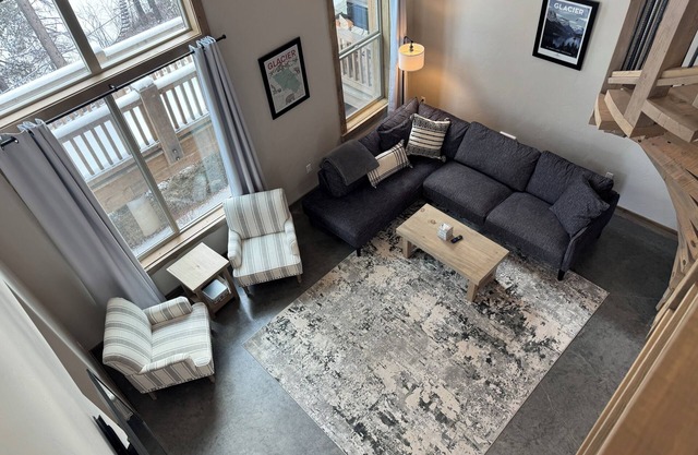 Experience Glacier From This Stunning 2bd/2ba Condo w/Private Hot Tub & BBQ #1-4