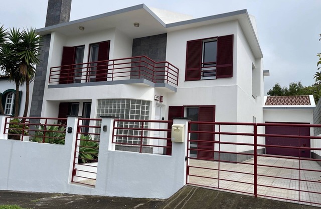 Experience Island Living with a 5 minute walk to Populo Beach!!