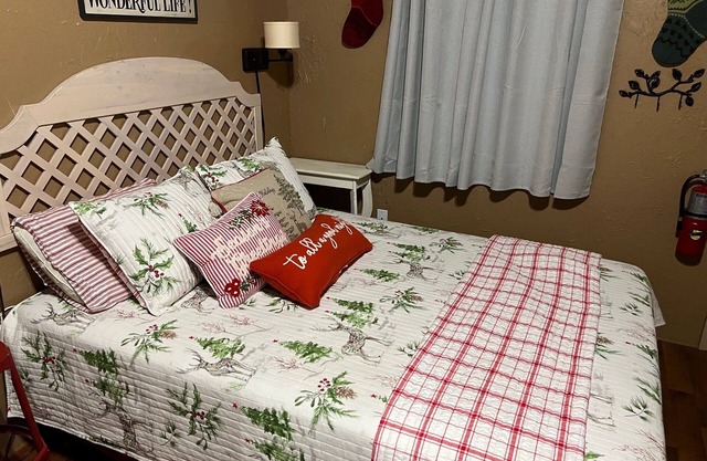 Experience "It's a Wonderful Life" Christmas suite in Canton, TX