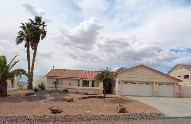 Experience Lake Havasu.... just 4 mins away from State Beach!