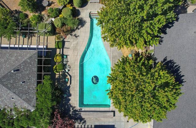 Experience Limerick Lane Cellars at our Vineyard Farmstay Retreat in Healdsburg