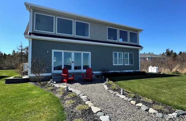 Experience Maine's Coastal Splendor, Updated Oceanfront Cottage with Views