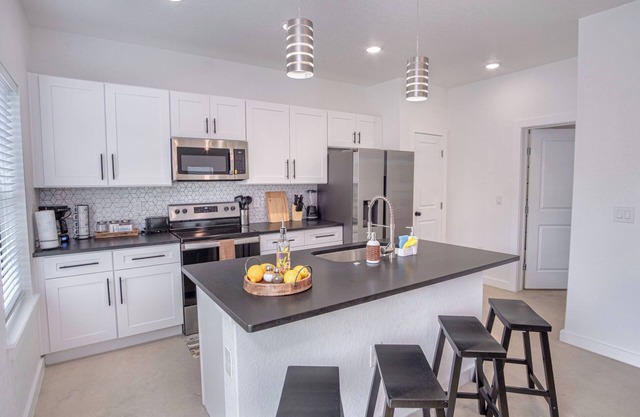 Experience Modern Luxury! 3br/2.5ba Home Near DT