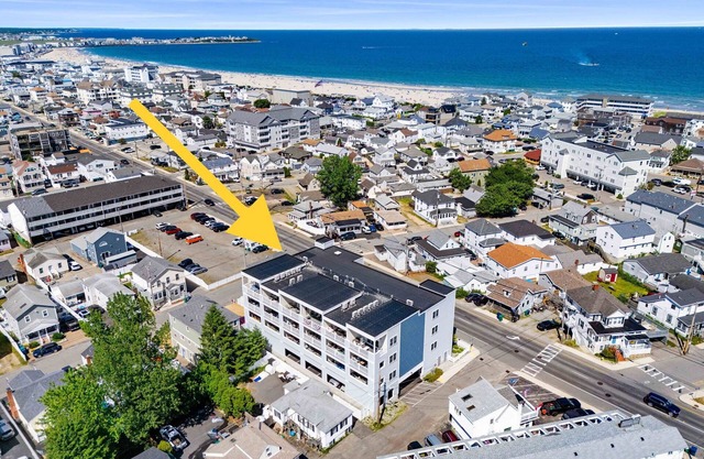Experience modern luxury in this high-quality 1-bedroom condo.
