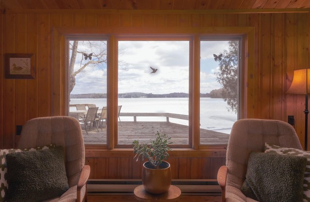 Experience Muskoka in our dog friendly cottage with 2 beautiful A-frame bunkies
