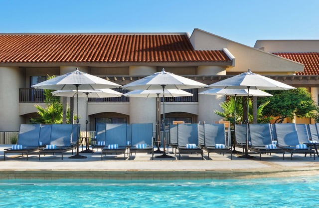 Experience Nature's Splendor: Luxurious Resort with Unforgettable Views| 3 Units