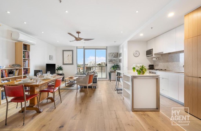 Experience Port Melbourne on Delightful Dow Street