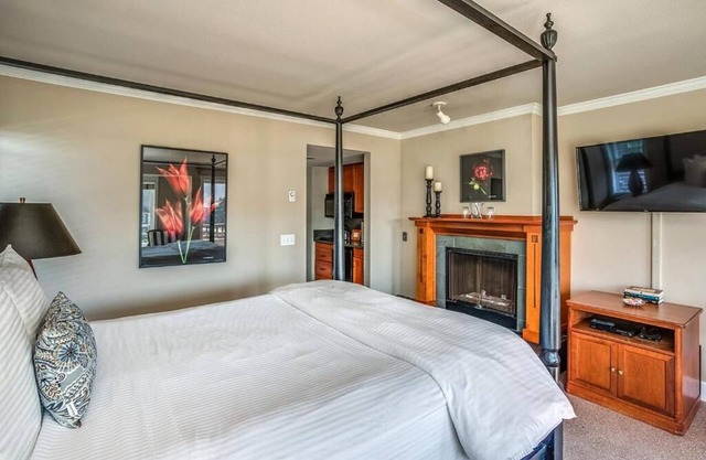 Experience Seaside Serenity with a Free Parking and Beach Access!