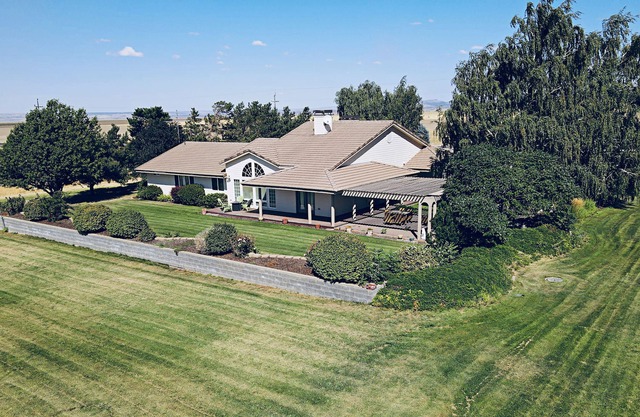 Experience Serenity with Mountain Views & Home Gym