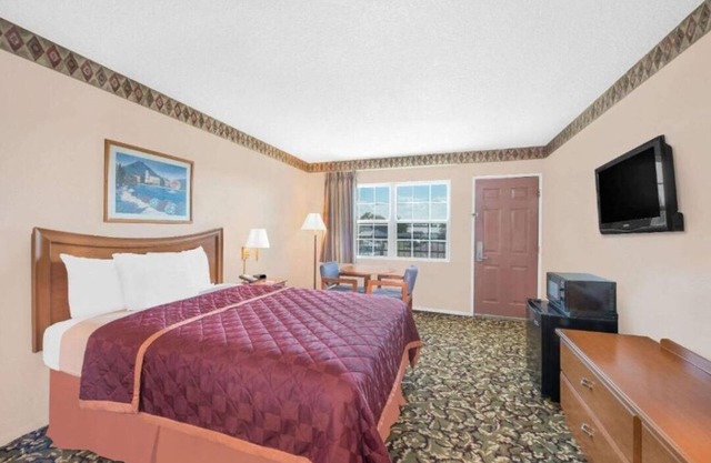 Experience Texas Hospitality in Pecos! W/ Seasonal Outdoor Pool, Shuttle Service