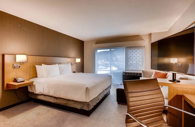 Experience the Peaks! Ski Resort, Jacuzzi Comfort & Easy Shuttle!