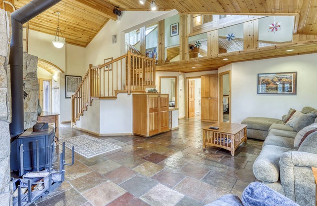 Experience the Valley View Hideaway in Truckee, CA, with space for 10 guests.